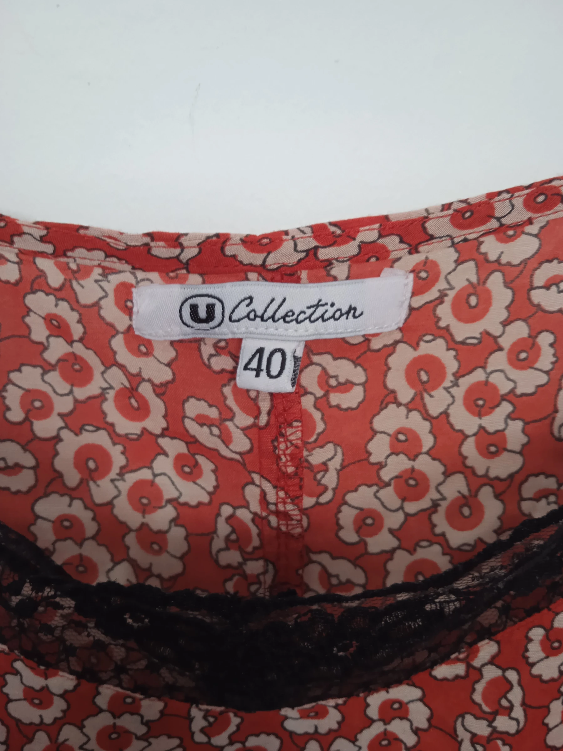 Pequeña blusa, sin mangas, roja con encaje negro talla 40 – photo 3